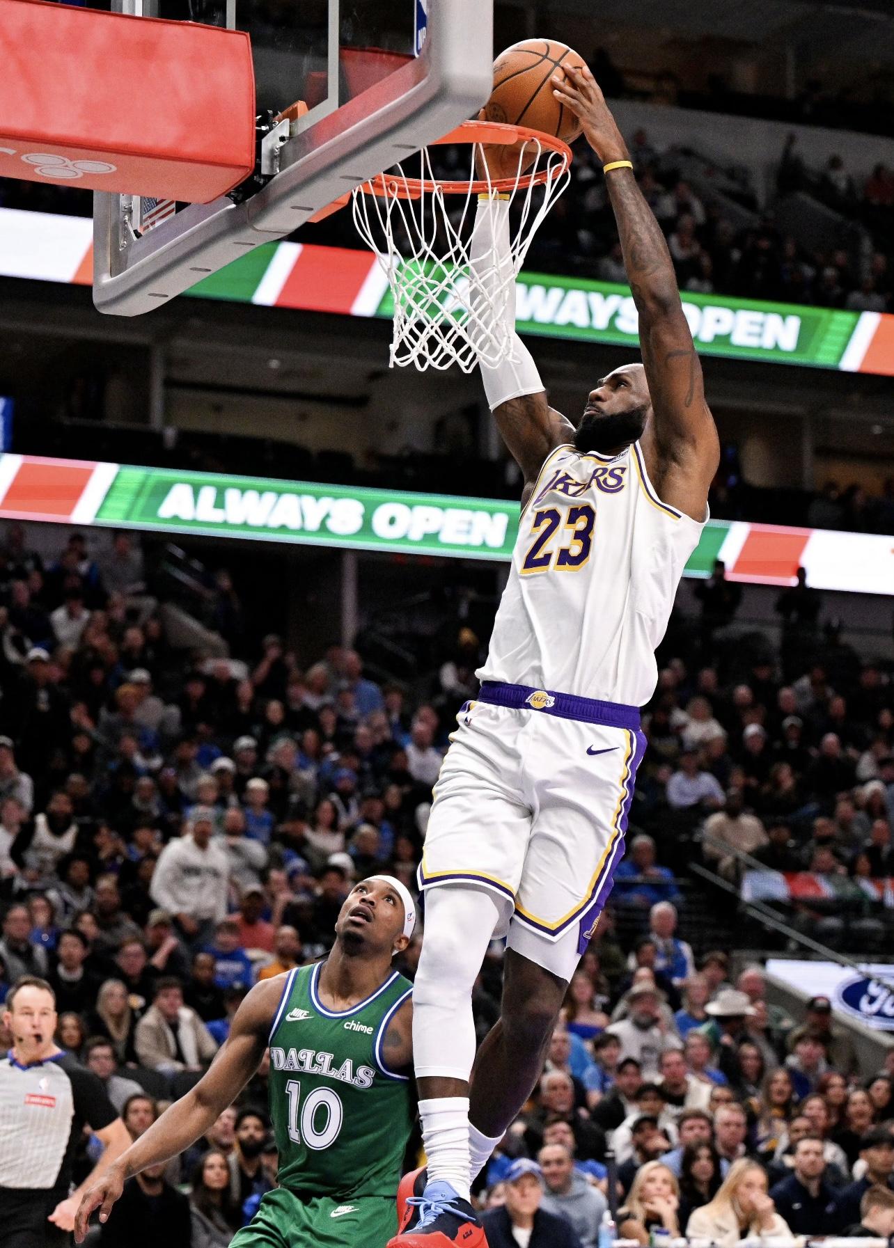 星空体育-詹姆斯在独行侠比赛中爆冷，败北引发热议！的简单介绍